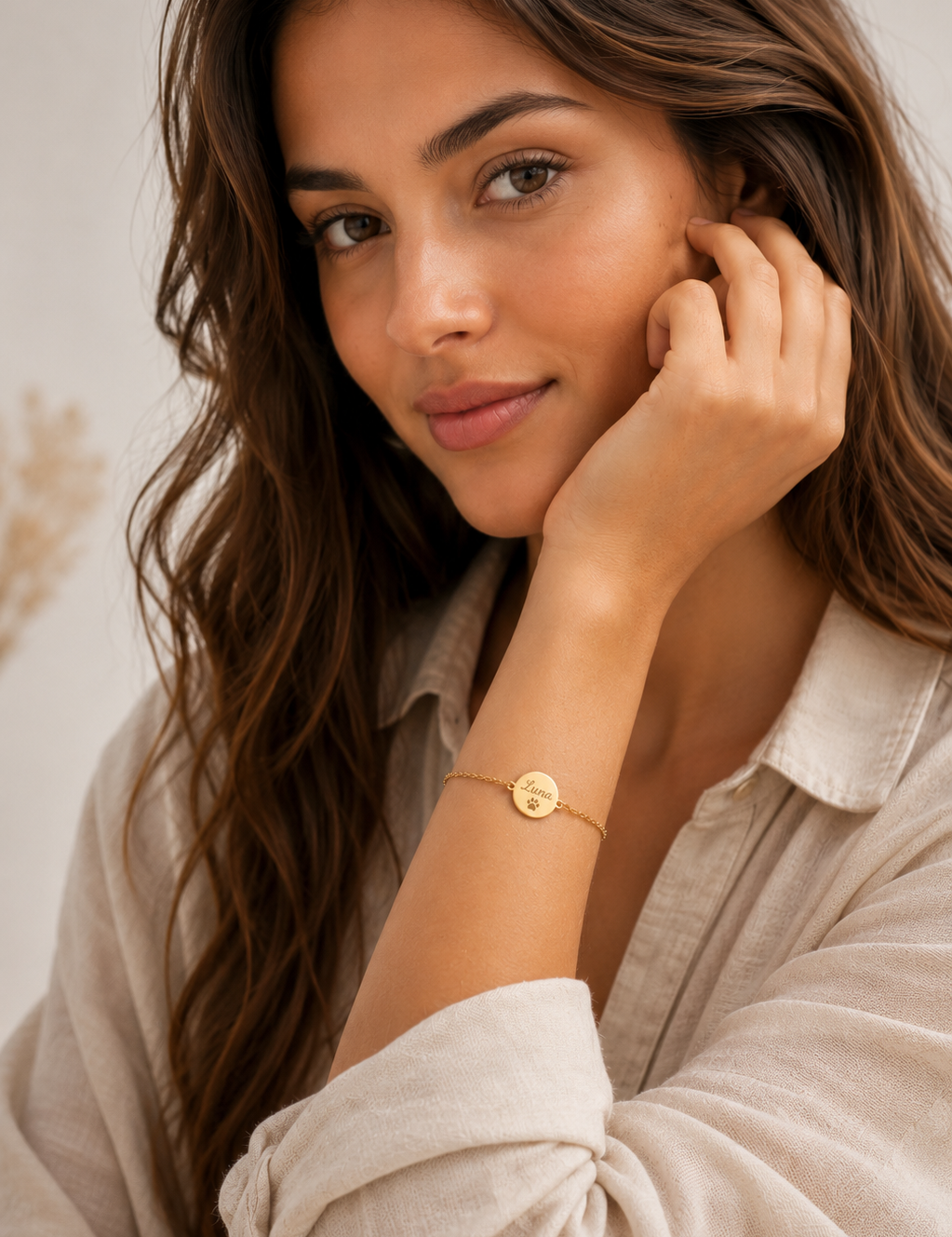 PersonalisedPendantBraceletLifestyle.png